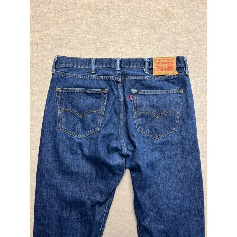 Levi's 501 Button Fly Medium Wash Straight Leg Men's Denim Jeans 38 X 34 - Picture 4 of 10